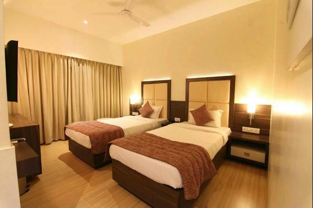 Hotel Executive Inn Taloje Budrukh Zewnętrze zdjęcie
